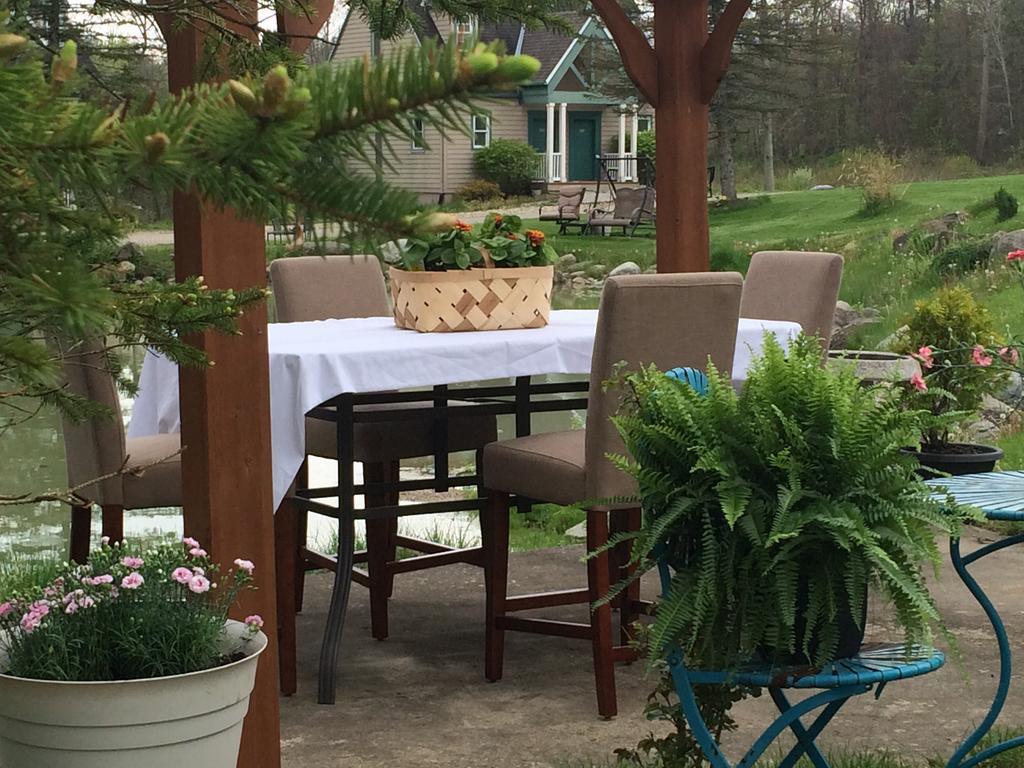 Spruce Hill Inn & Cottages Мансфийлд Екстериор снимка